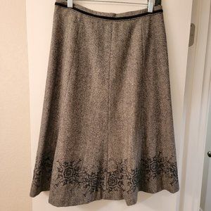 Eddie Bauer, SZ 6 - Tall. Stitching on the hem, great condition!